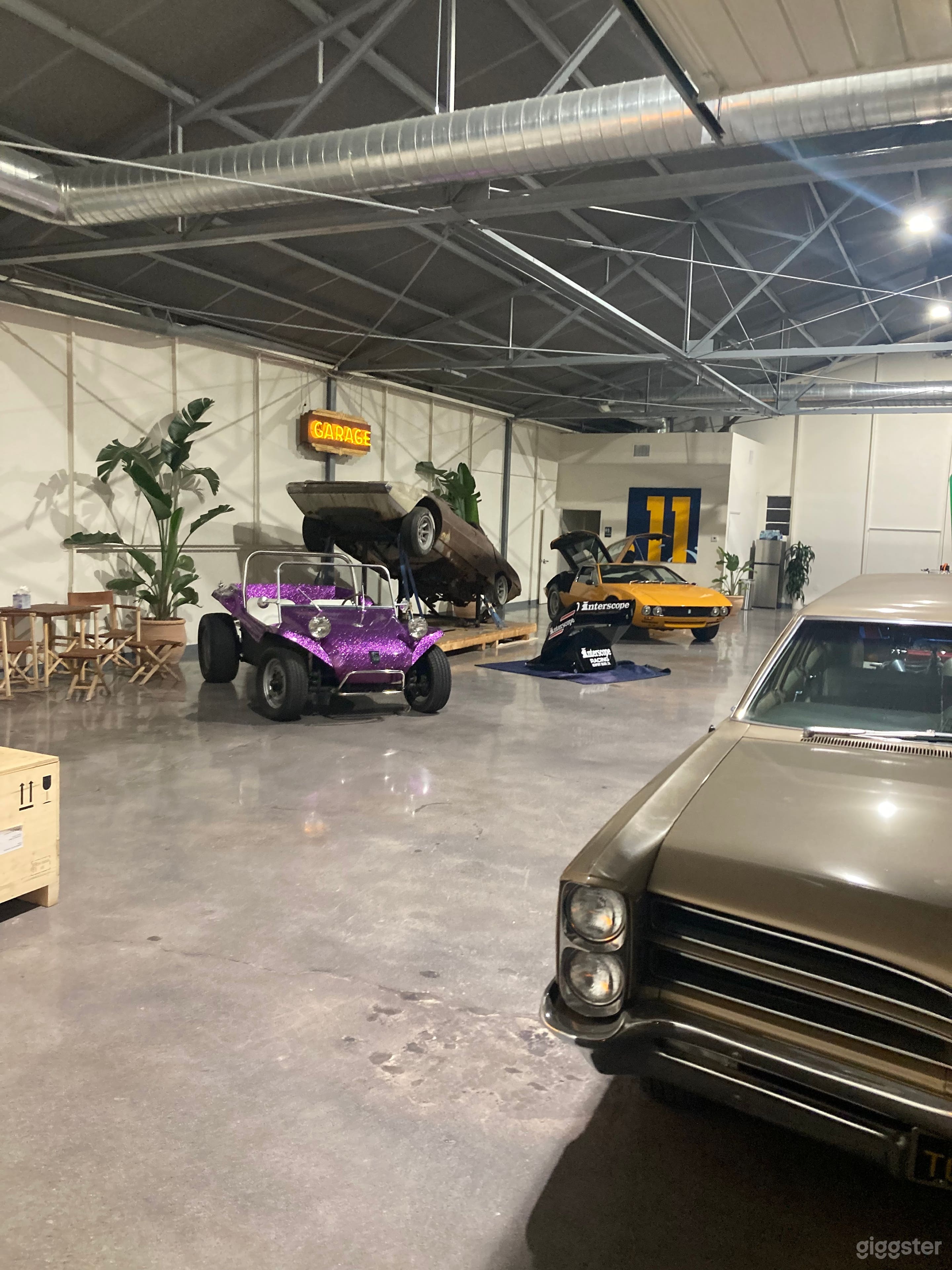 Rare creative office hanger/retail/showroom  Photo 1