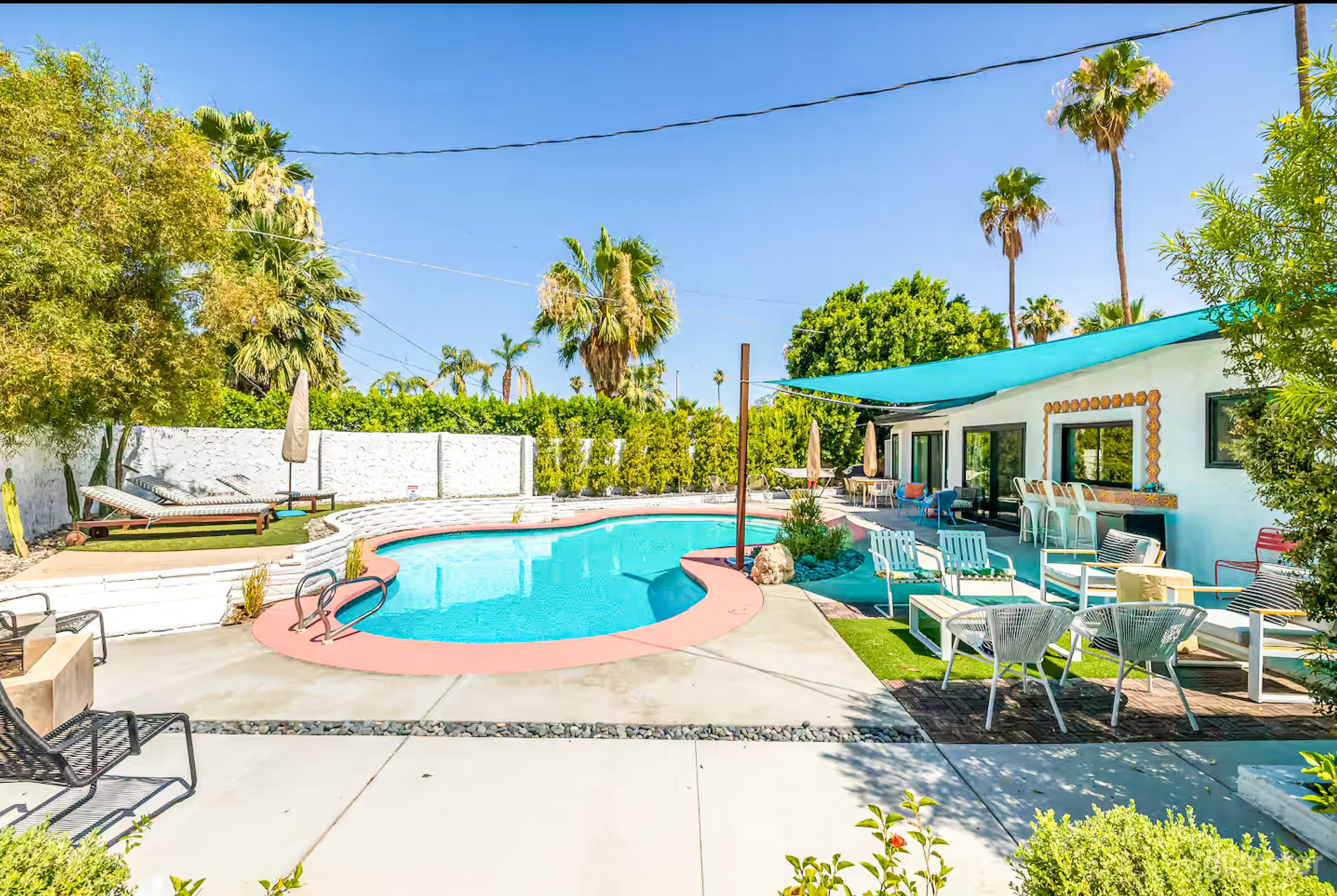 Contemporary House with Clean Lines &amp; Natural Light Photo 3