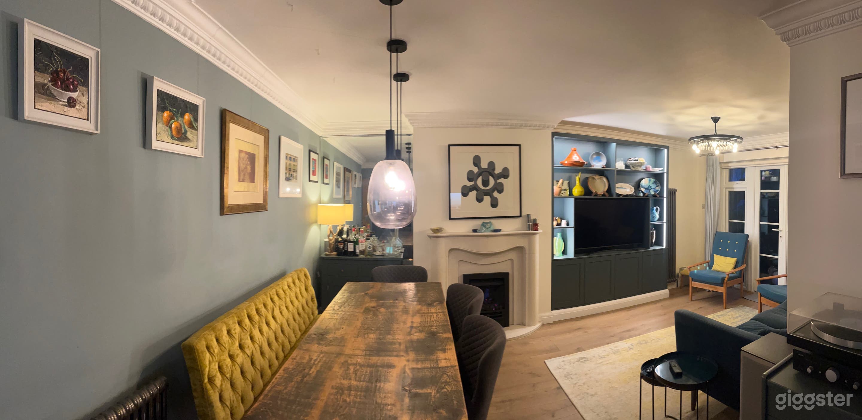 Film-ready charming mews house with open plan living. Photo 1