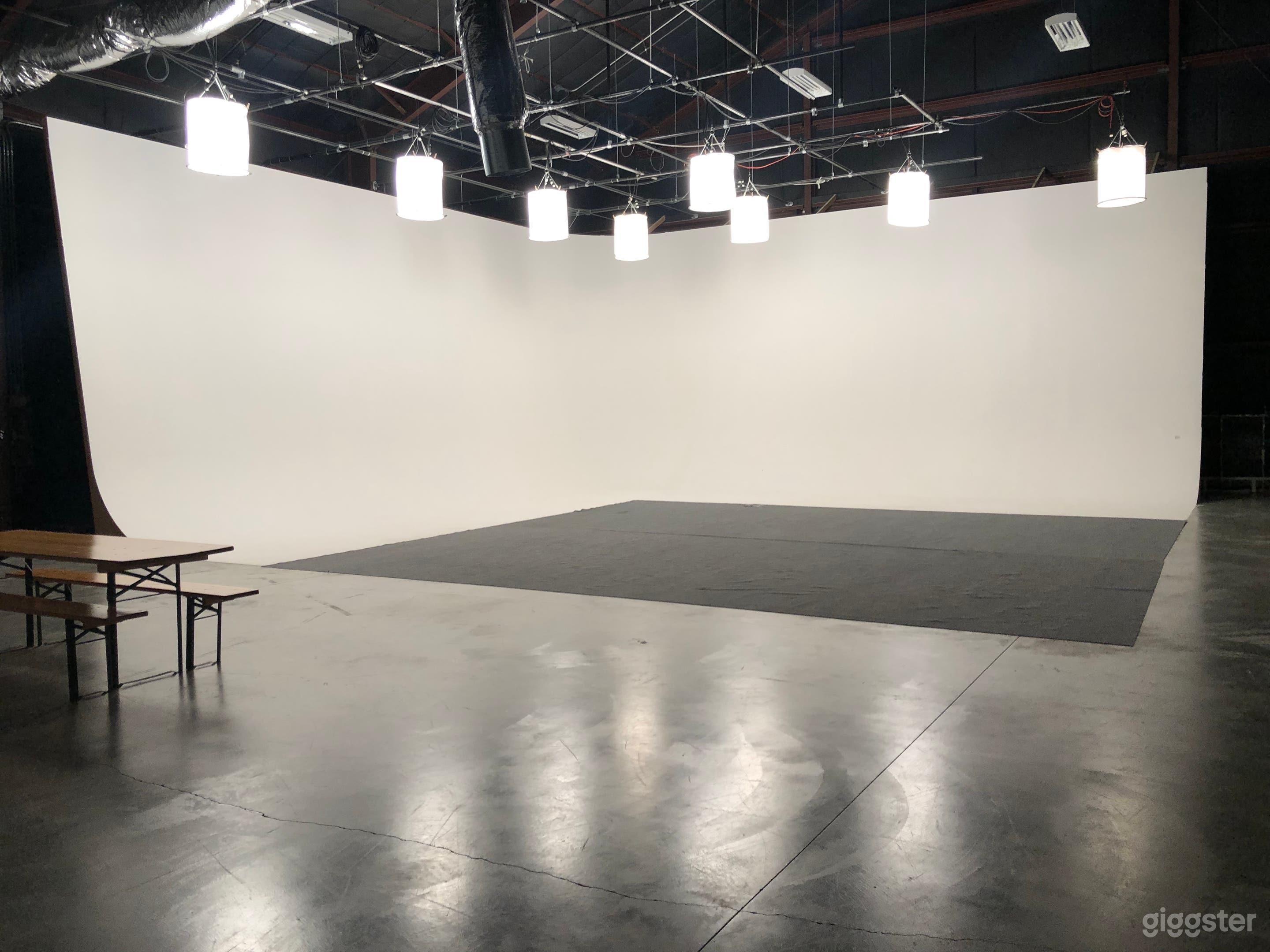 Samplistic Studio Photo 1