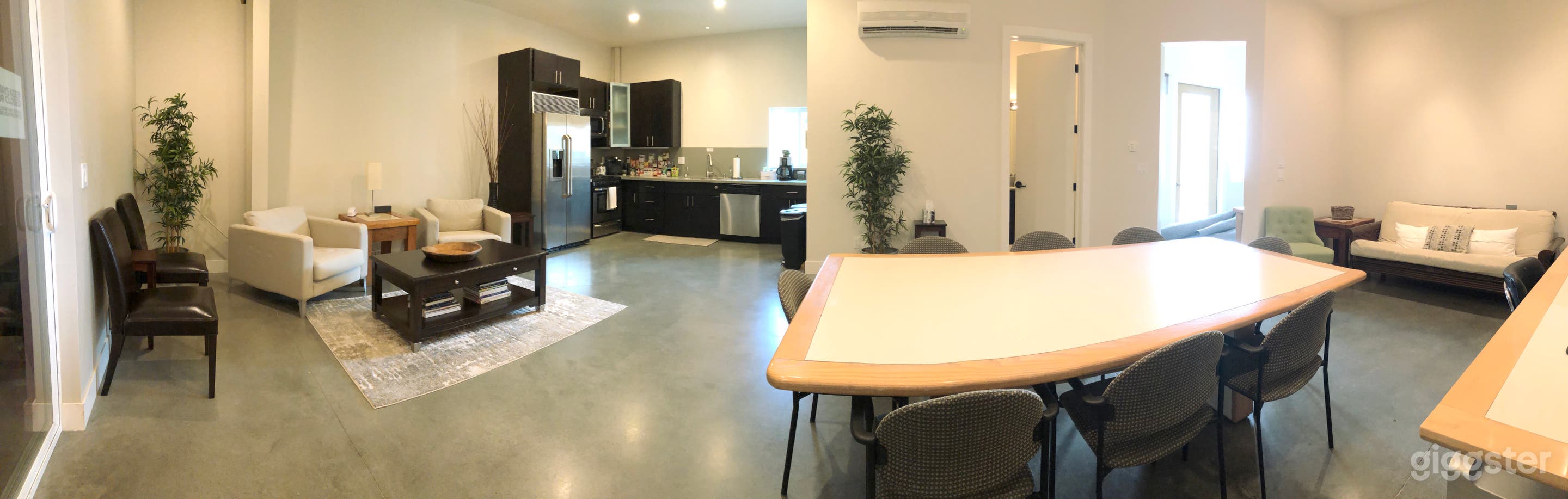 Samplistic Studio Photo 4