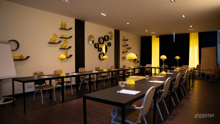 Hotel moderno con sale conferenze, lounge e servizio catering 