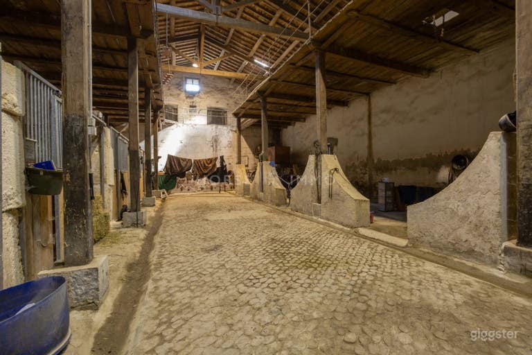  Superbe Mas Ancizn Restauré dans la Modernité Salle Entière 