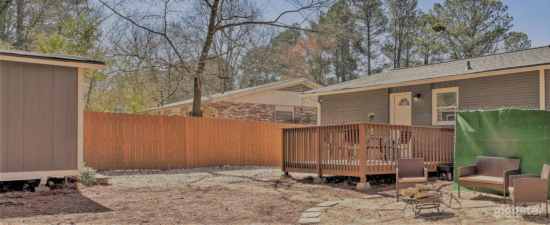 Bungalow House on the Hill Photo 4