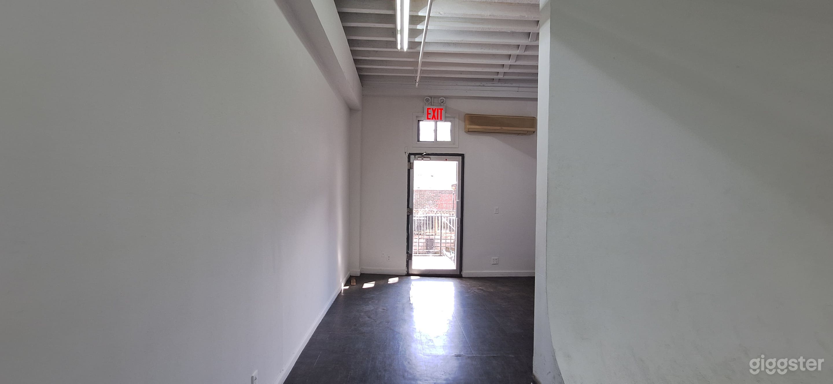 Photo de Loft propre et spacieux de 2400 pieds carrés au deuxième étage 4