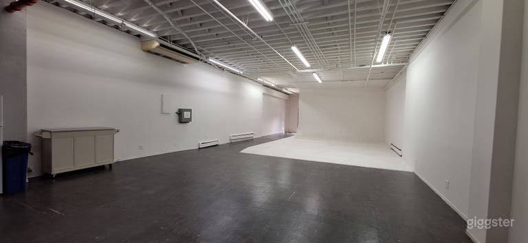  Loft propre et spacieux de 2400 pieds carrés au deuxième étage 