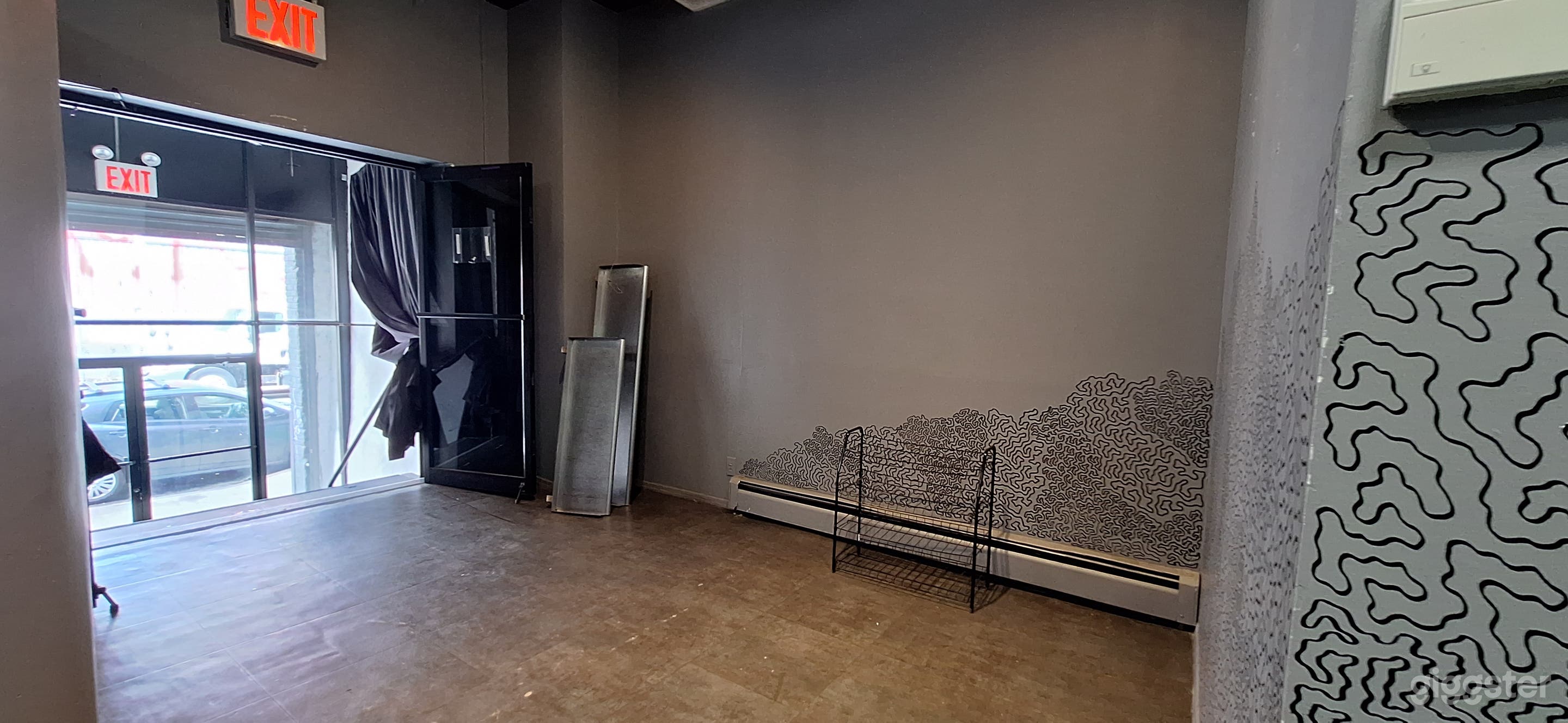 Photo de Loft propre et spacieux de 2400 pieds carrés au deuxième étage 2