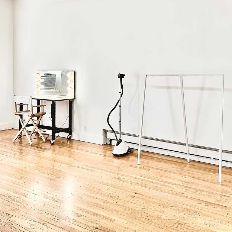  Clean & Spacious 2400 SQ. FT. Second Floor Loft 