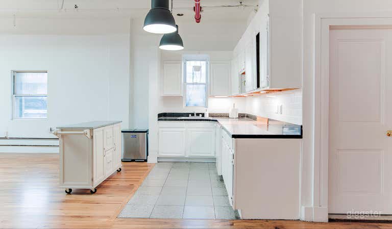  Clean & Spacious 2400 SQ. FT. Second Floor Loft 