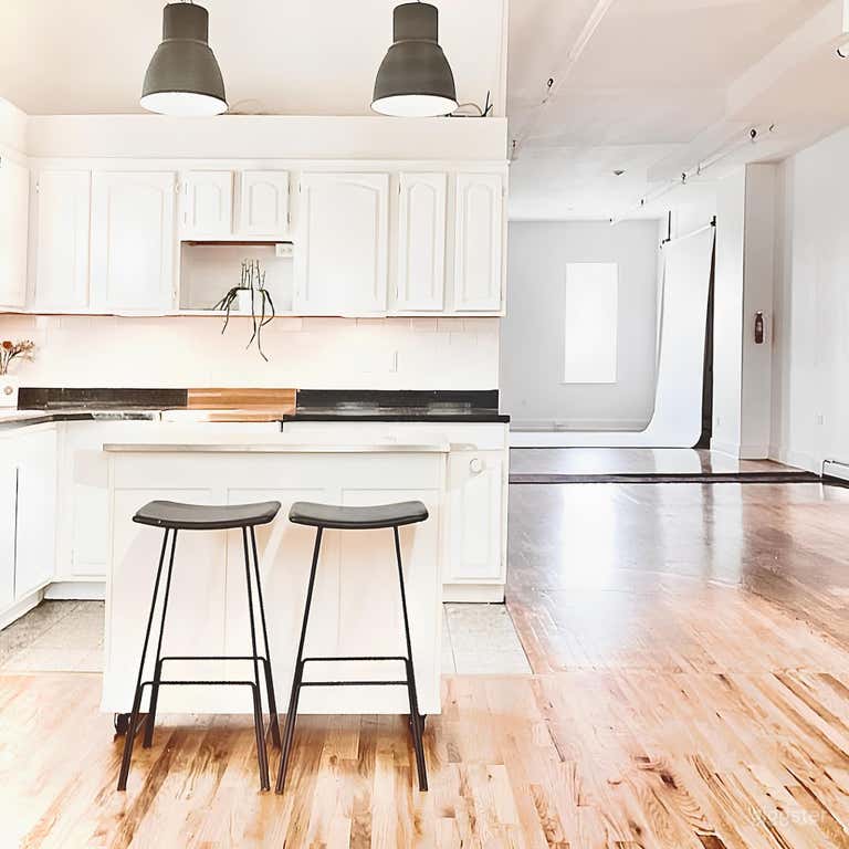  Clean & Spacious 2400 SQ. FT. Second Floor Loft 