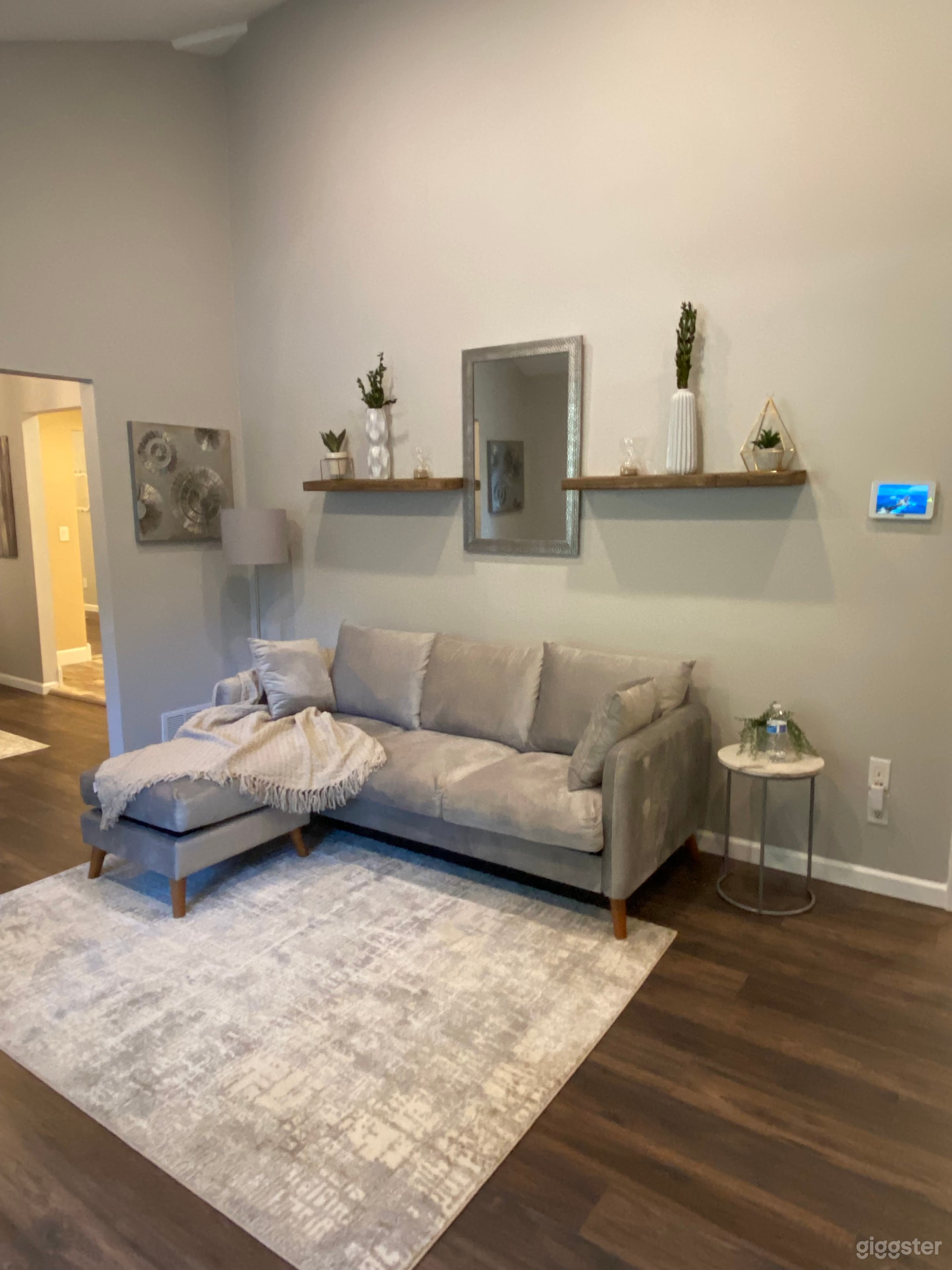 1500 Sq Ft Space for Events &amp; Filming w/parking &amp; large yard Photo 2