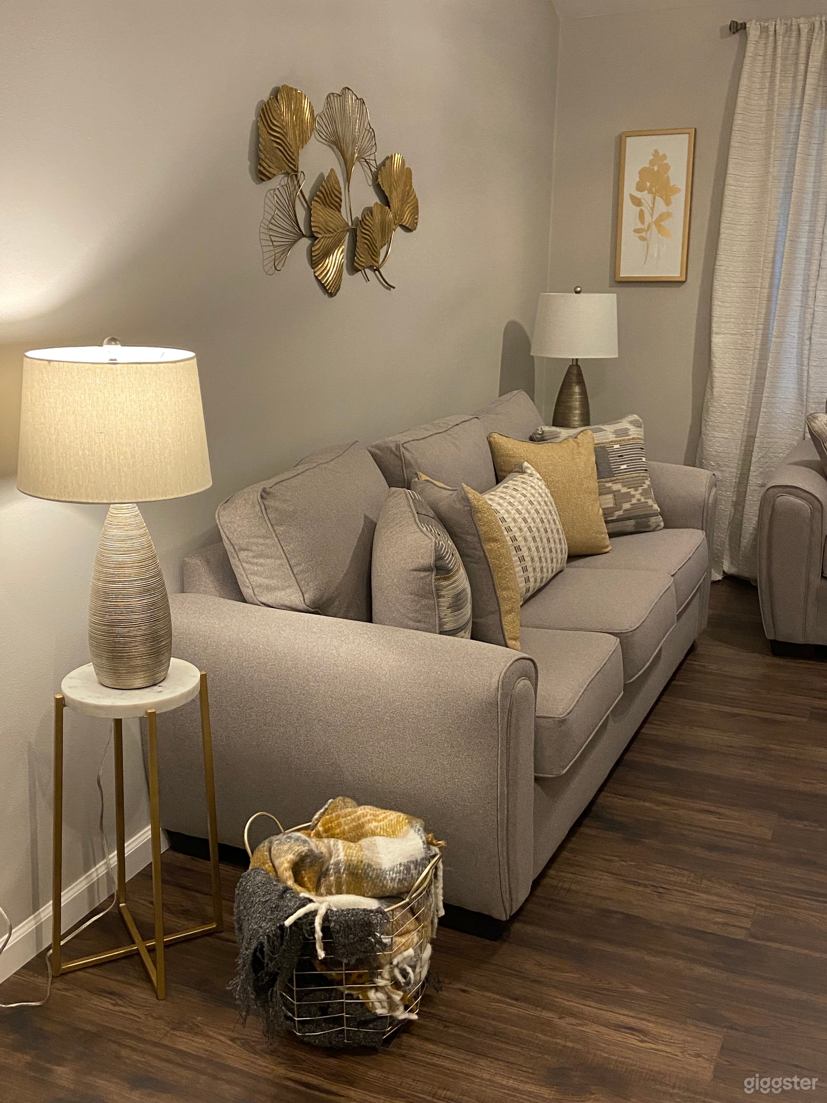 1500 Sq Ft Space for Events &amp; Filming w/parking &amp; large yard Photo 4