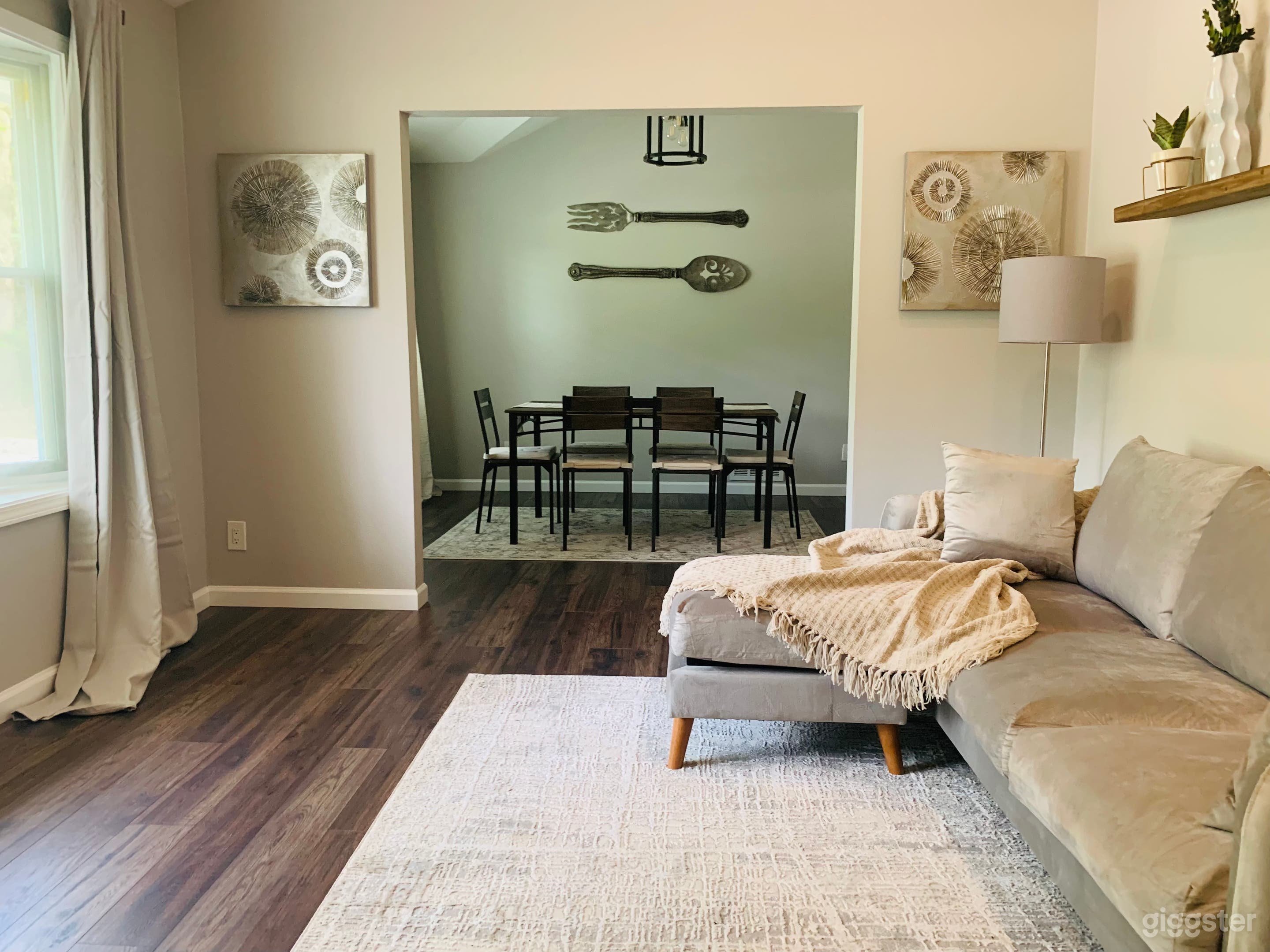 1500 Sq Ft Space for Events &amp; Filming w/parking &amp; large yard Photo 3