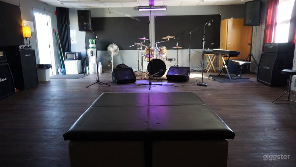 The Music Lounge - FULLY LOADED REHEARSAL STUDIO Photo 3
