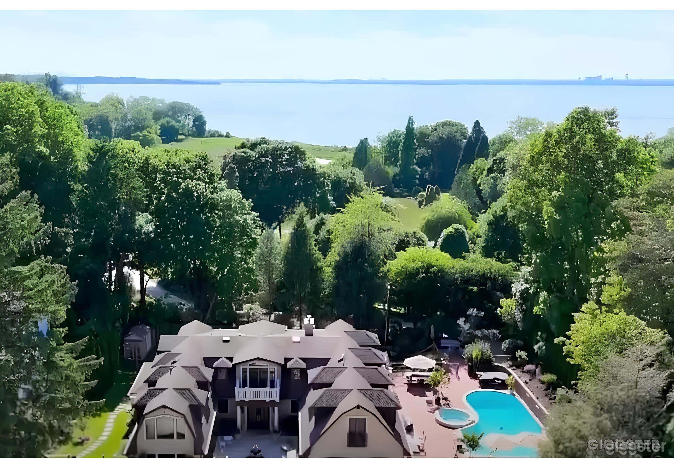 Gold coast walk to beach water view 