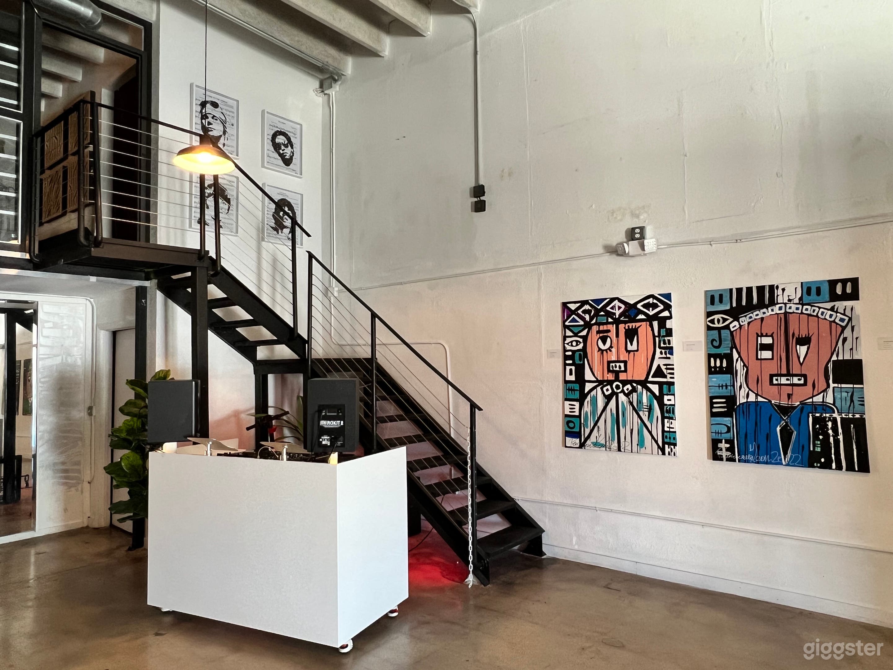 The stairwell leads to the studio. The DJ booth is also on wheels and can be placed anywhere.