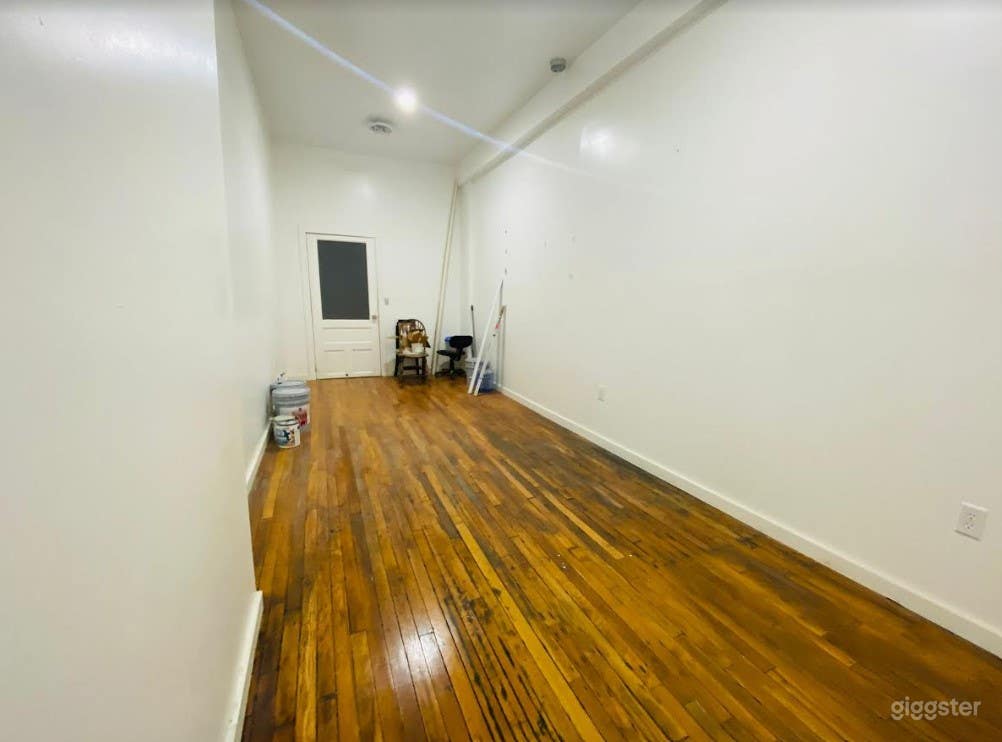 Small Vacant Room for Events in Des Moines Photo 2