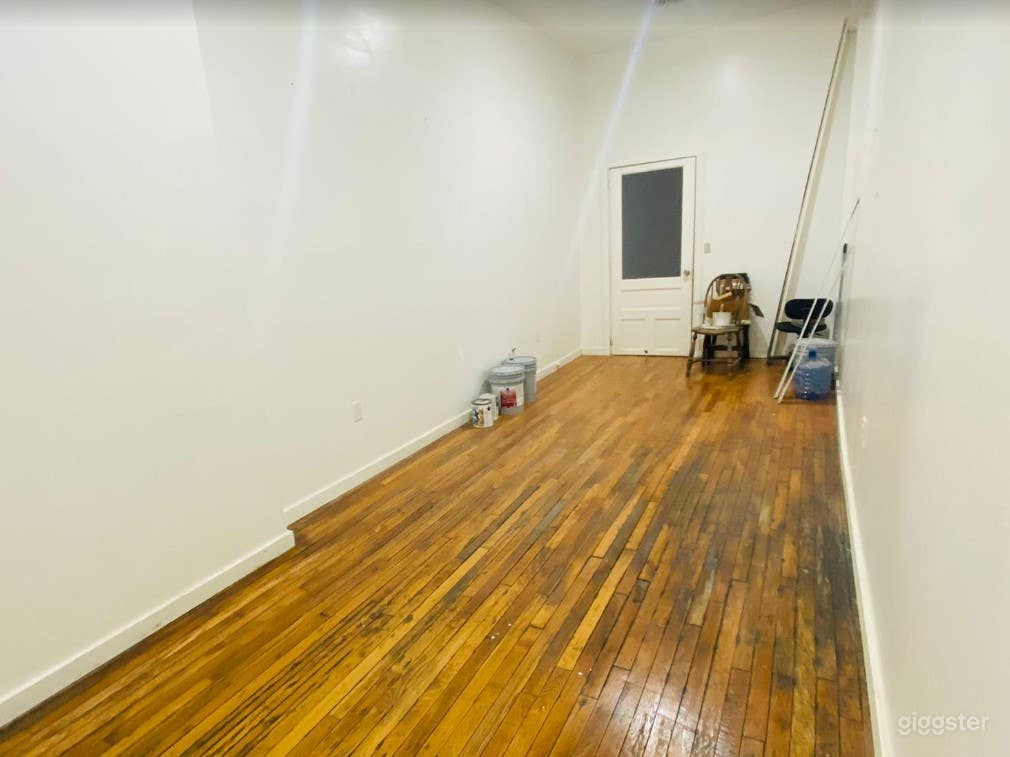 Small Vacant Room for Events in Des Moines Photo 1