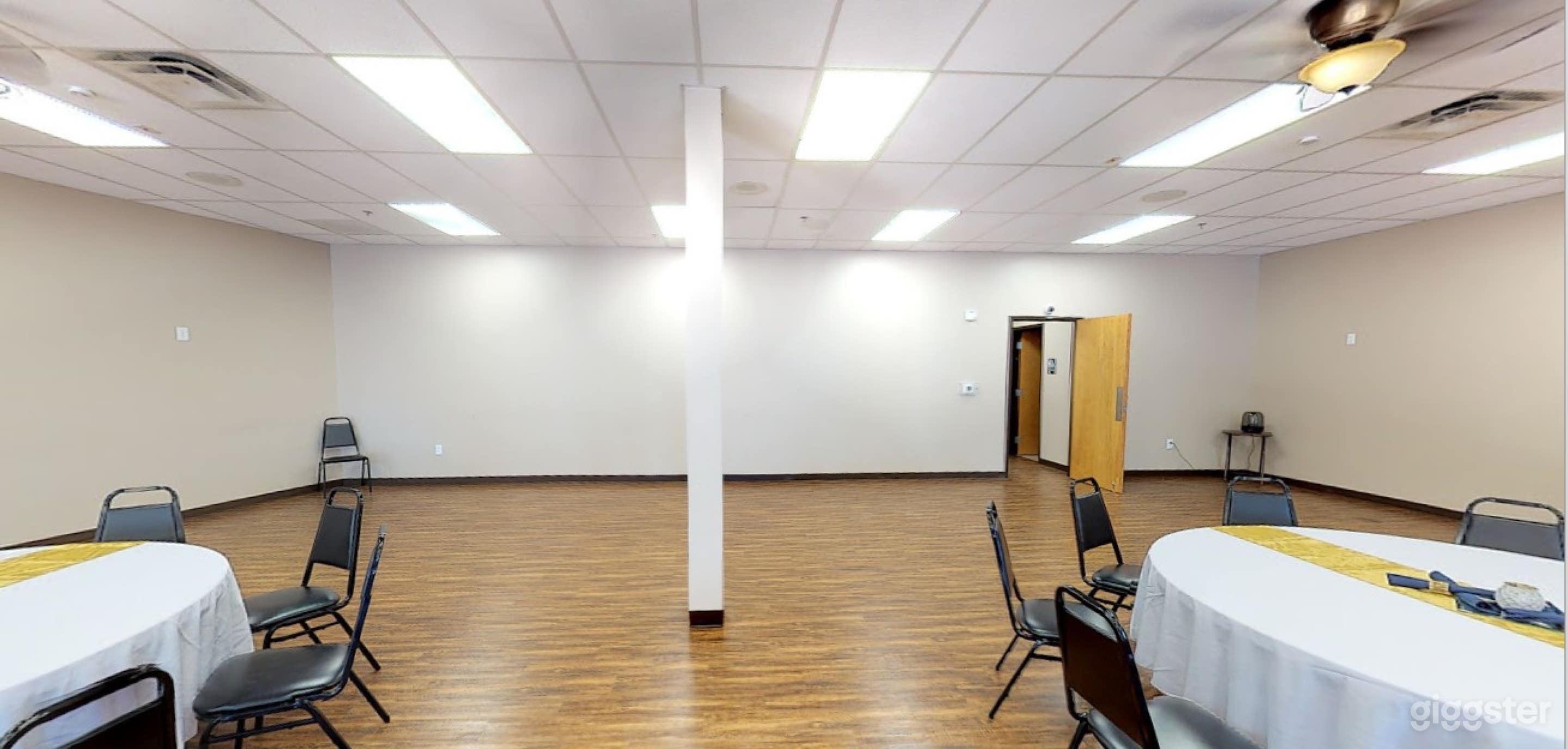 Multi Functional Gallery Room for 20 People Photo 1