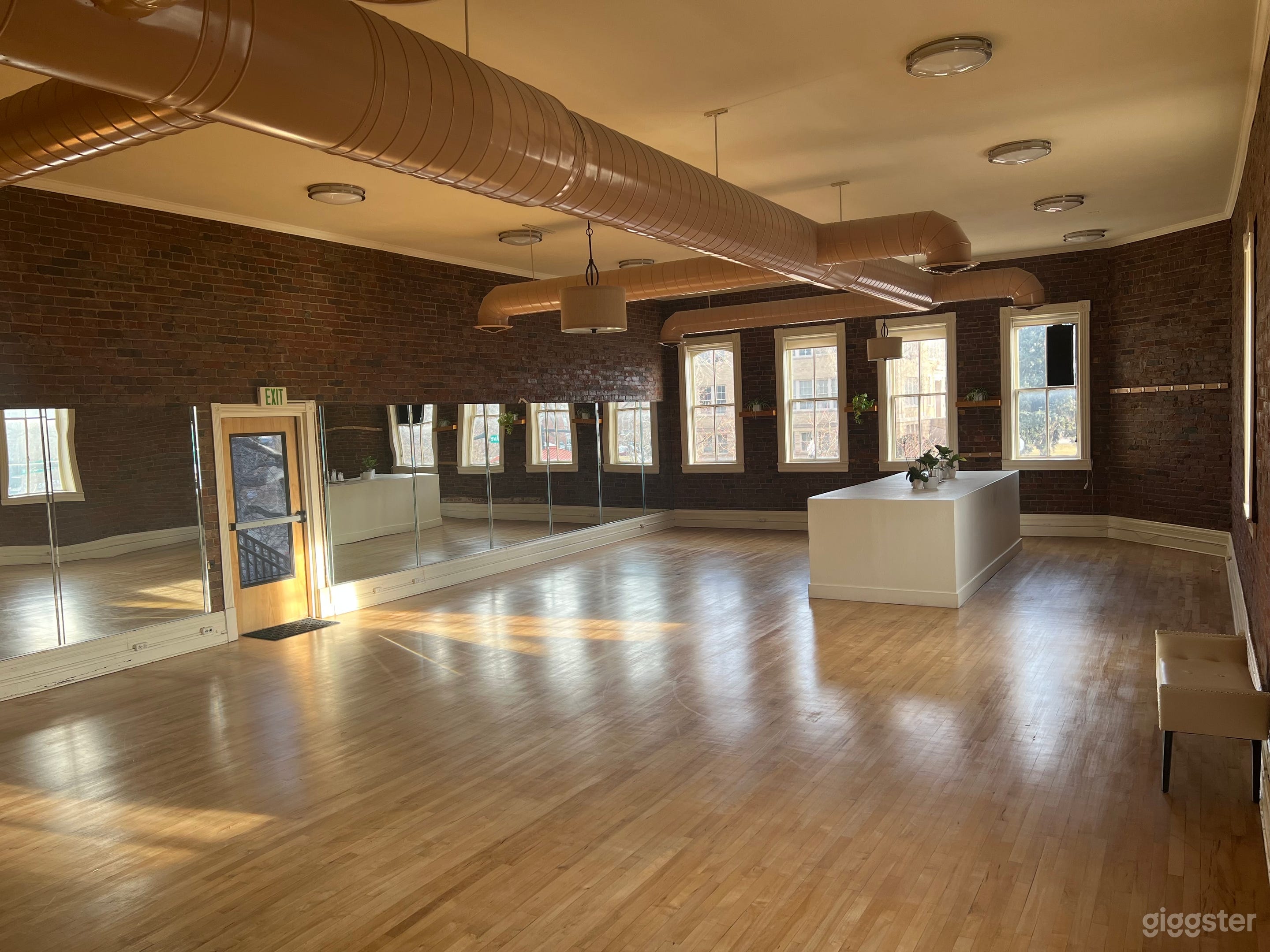 Mountain Views in the Heart in Downtown Golden Photo 1