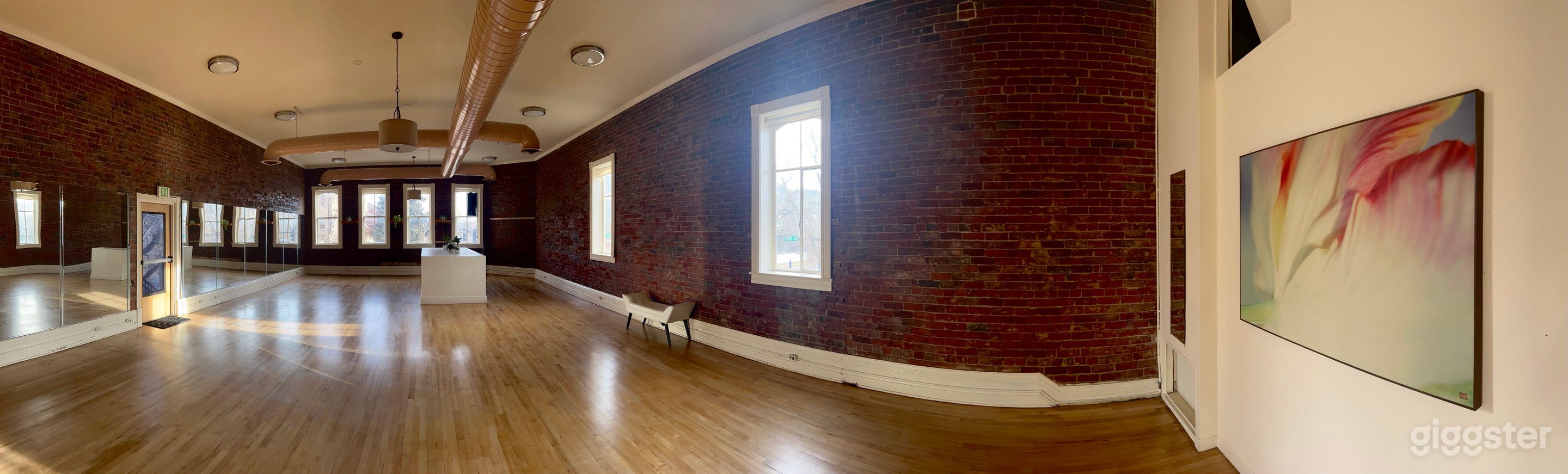 Mountain Views in the Heart in Downtown Golden Photo 3