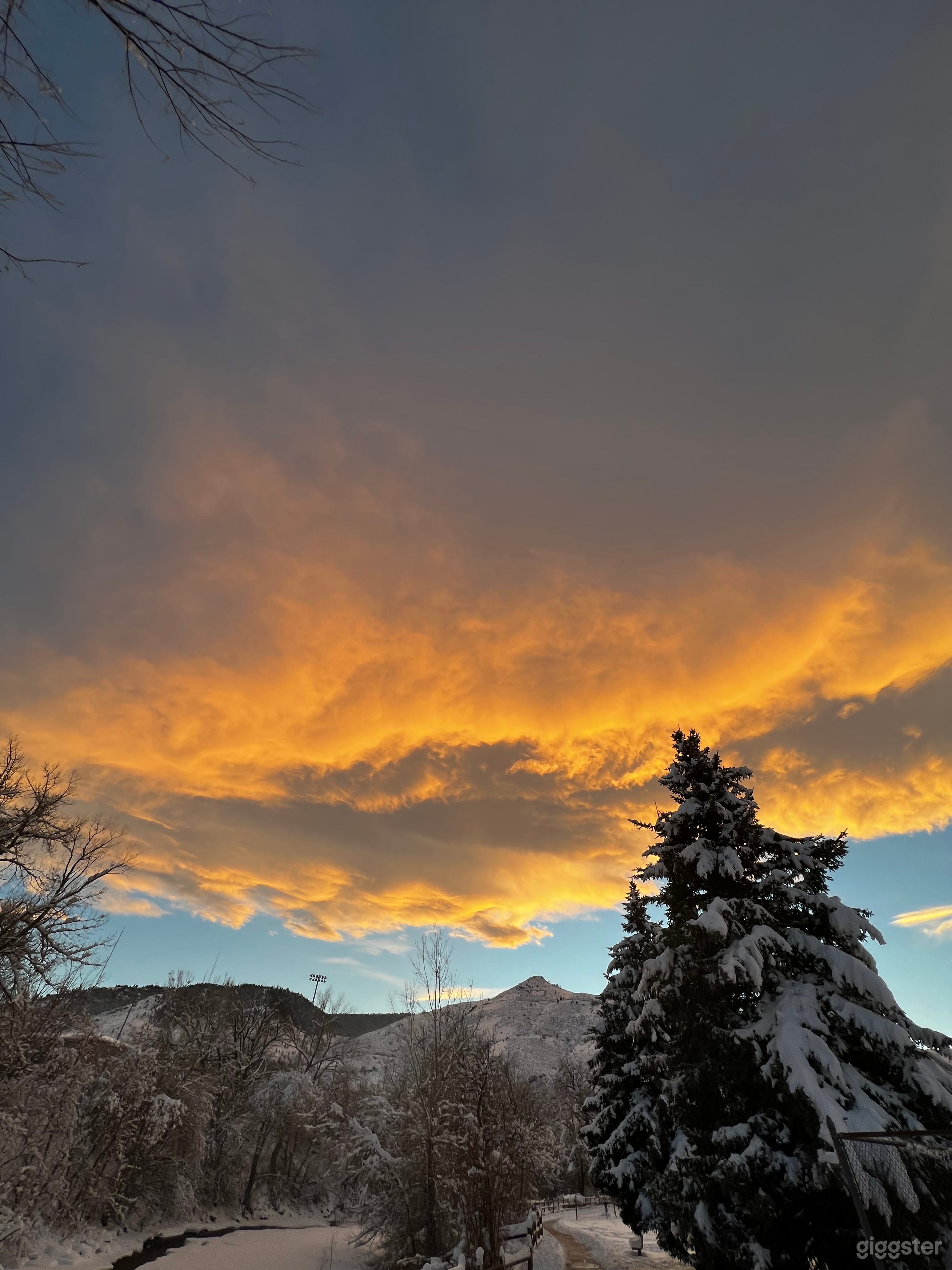 Mountain Views in the Heart in Downtown Golden Photo 4