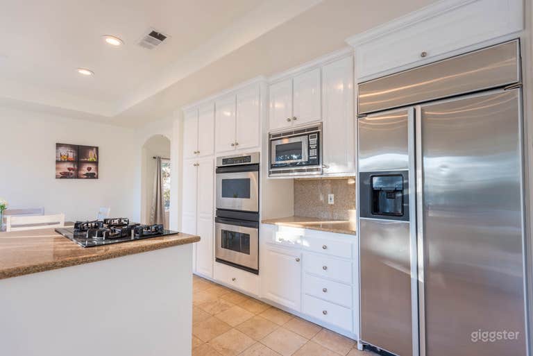  Promo 6 bedrooms Malibu house with huge back yard  