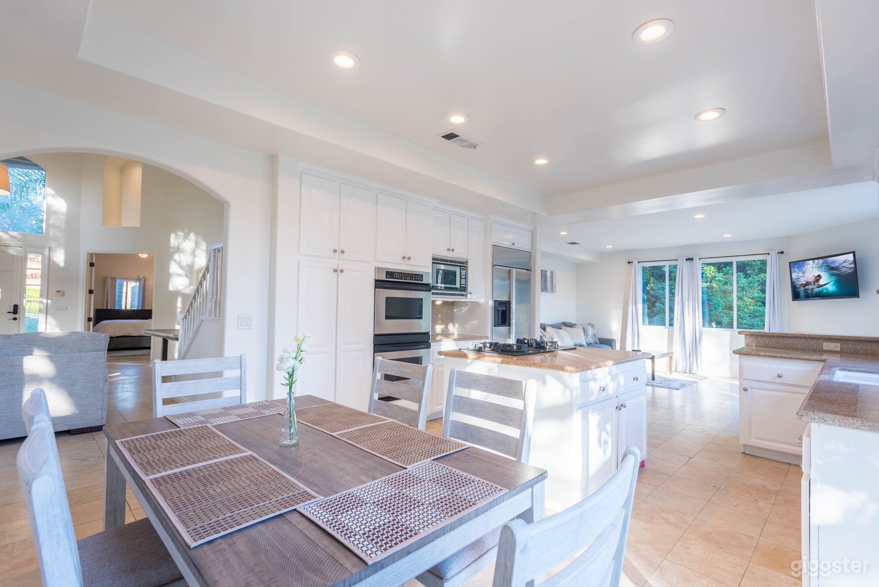 Promo 6 bedrooms Malibu house with huge back yard  Photo 2