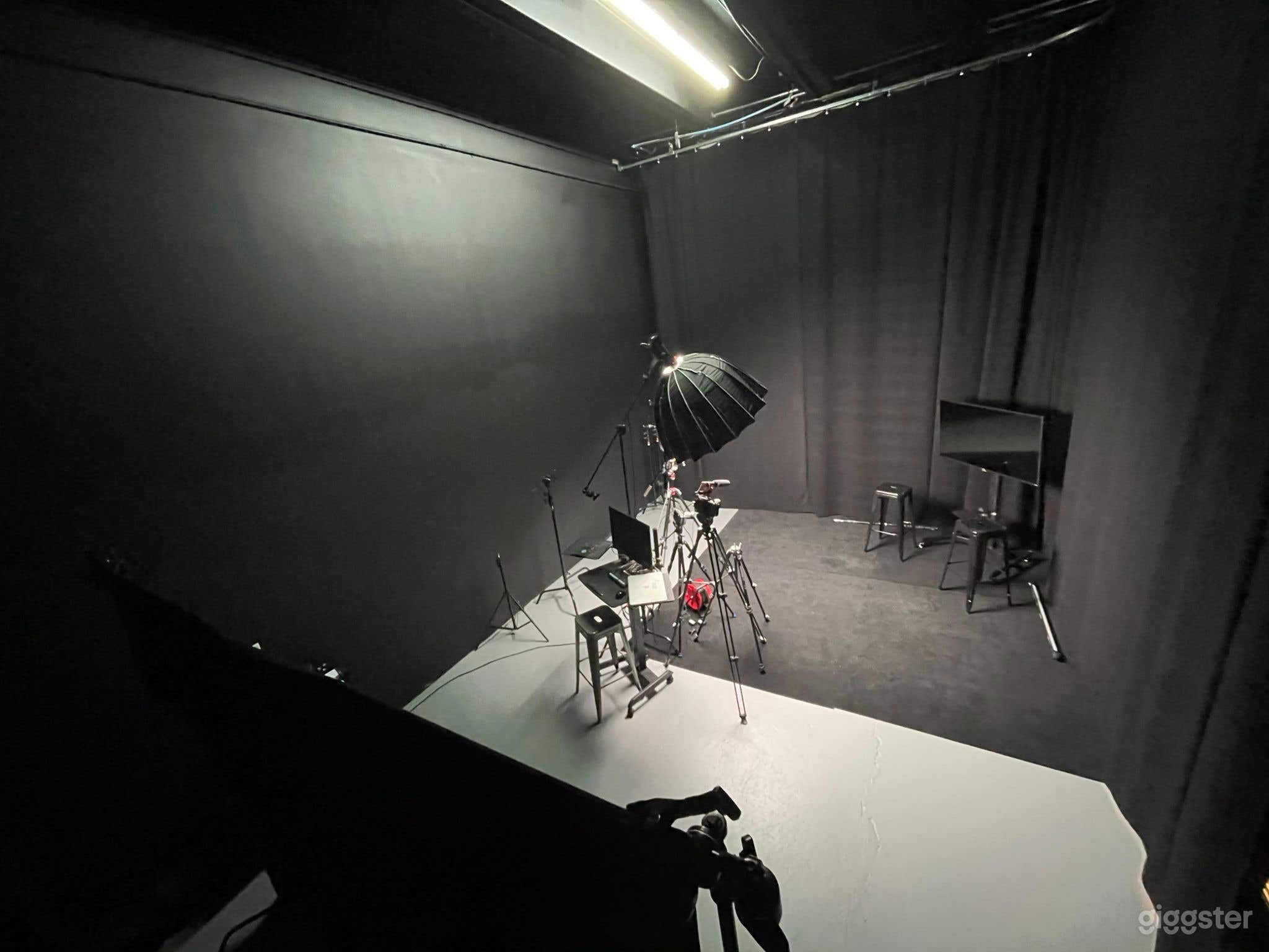 PHOTO &amp; VIDEO STUDIO  Photo 3