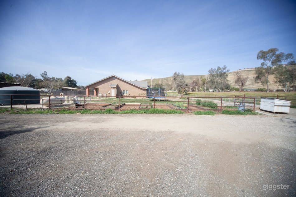 Mid Century Modern Farmhouse with Kern River  Photo 4