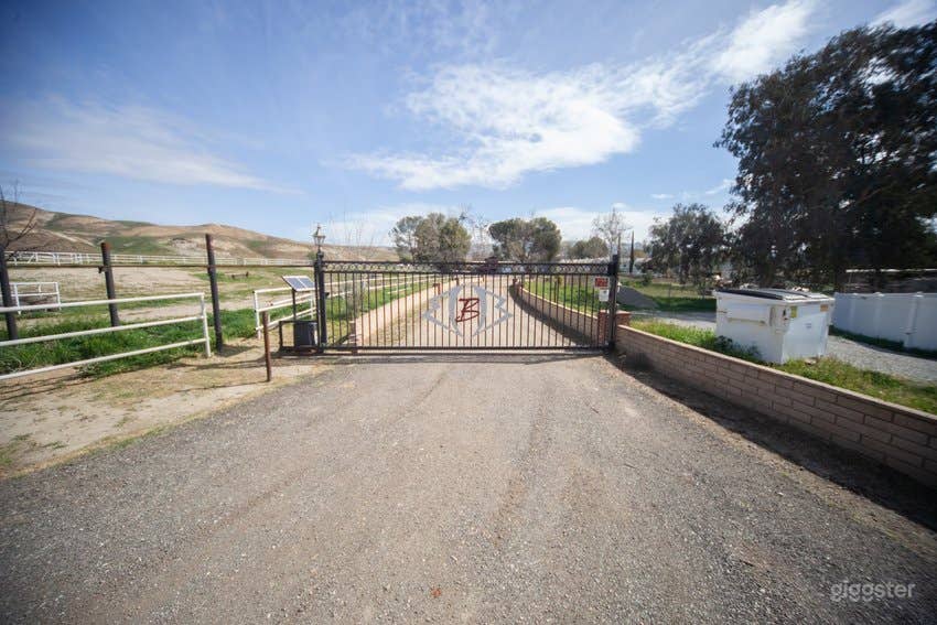 Mid Century Modern Farmhouse with Kern River  Photo 3