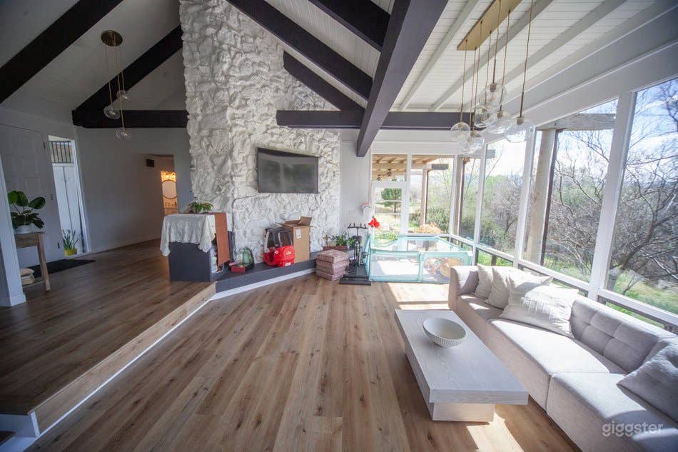 Mid Century Modern Farmhouse with Kern River  Photo 2