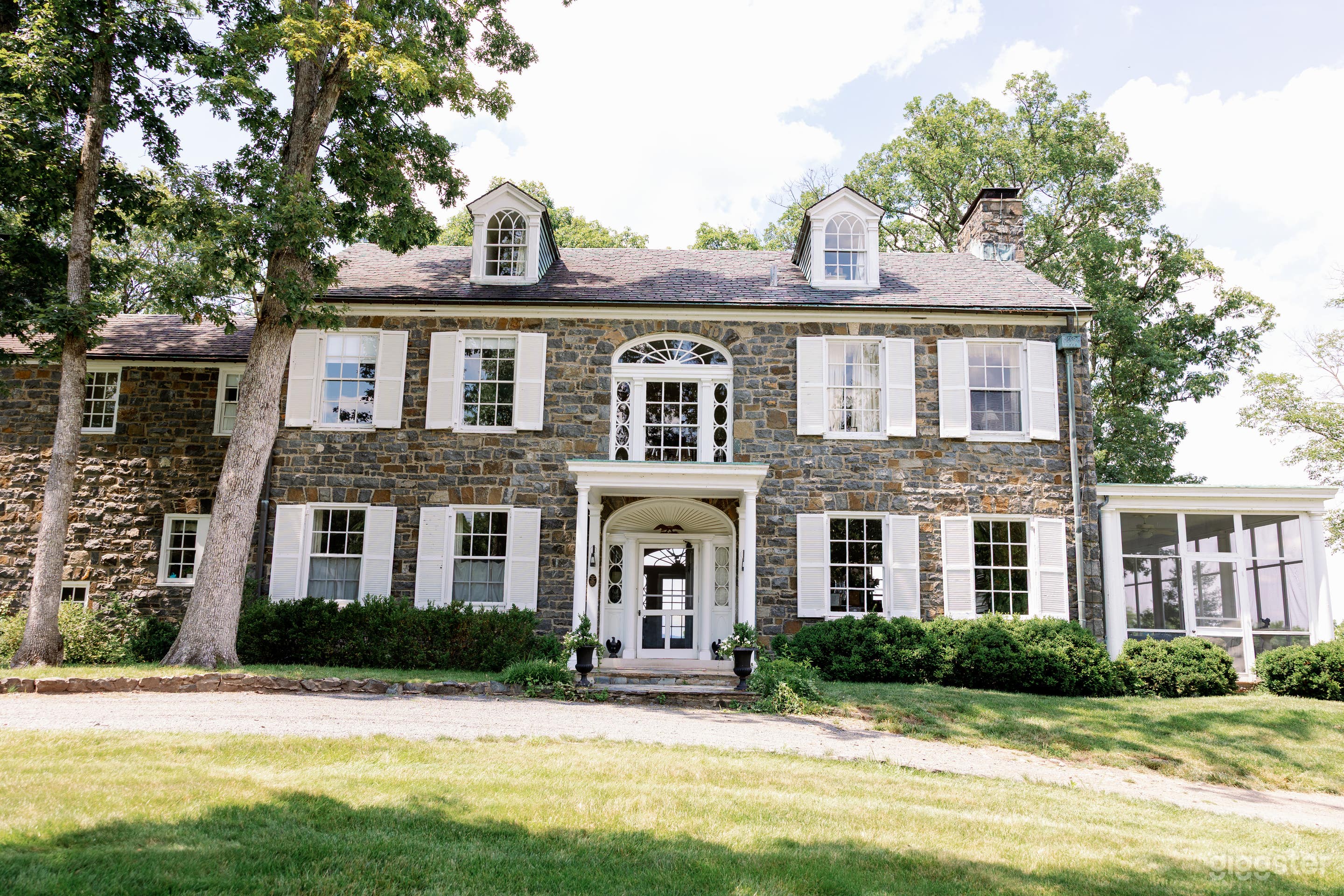 Waterfront Estate on Potomac River - Barn, Pool, Gardens Photo 4