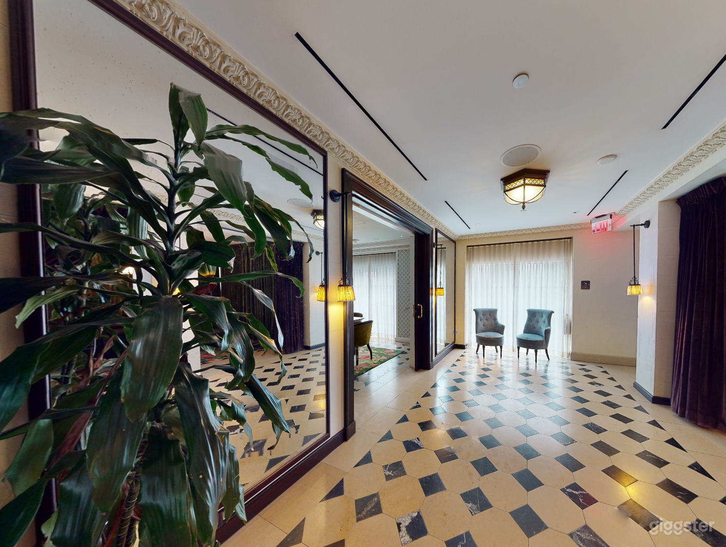 Mezzanine West Photo 4