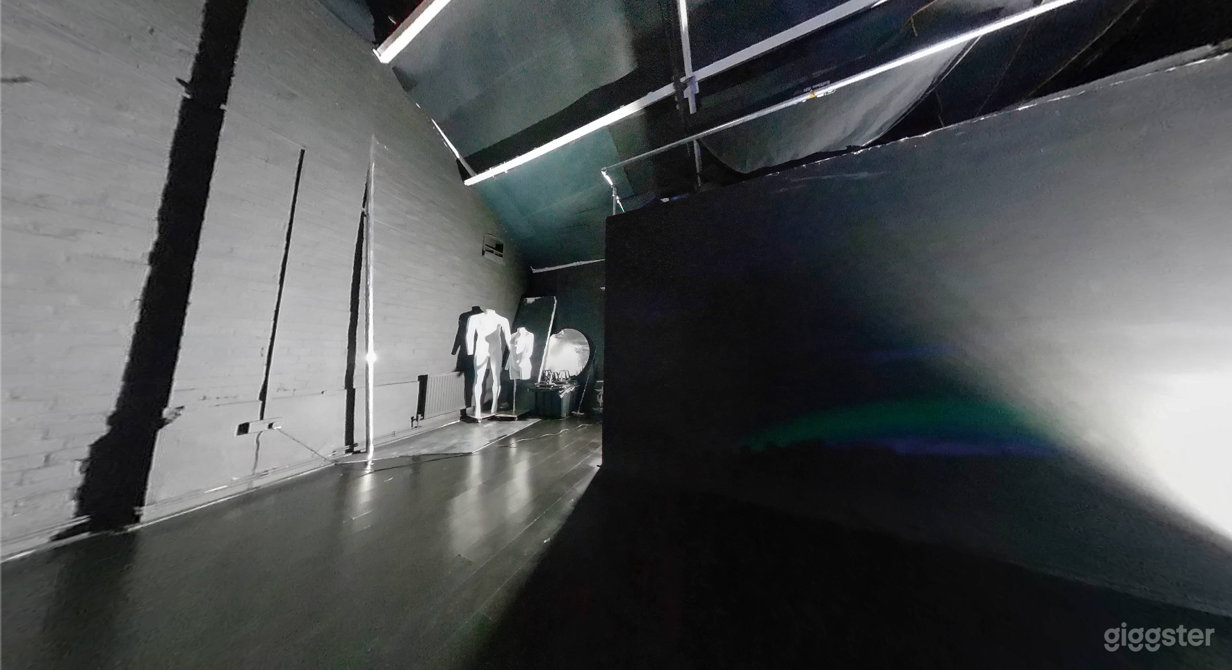 Black Studio 2 Photo 4