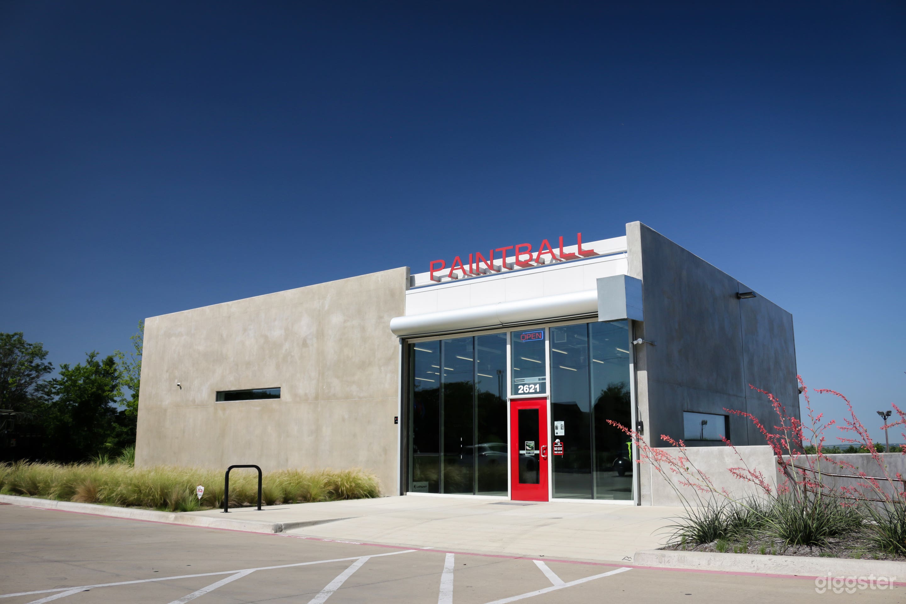 2400 sq ft of Indoor Retail