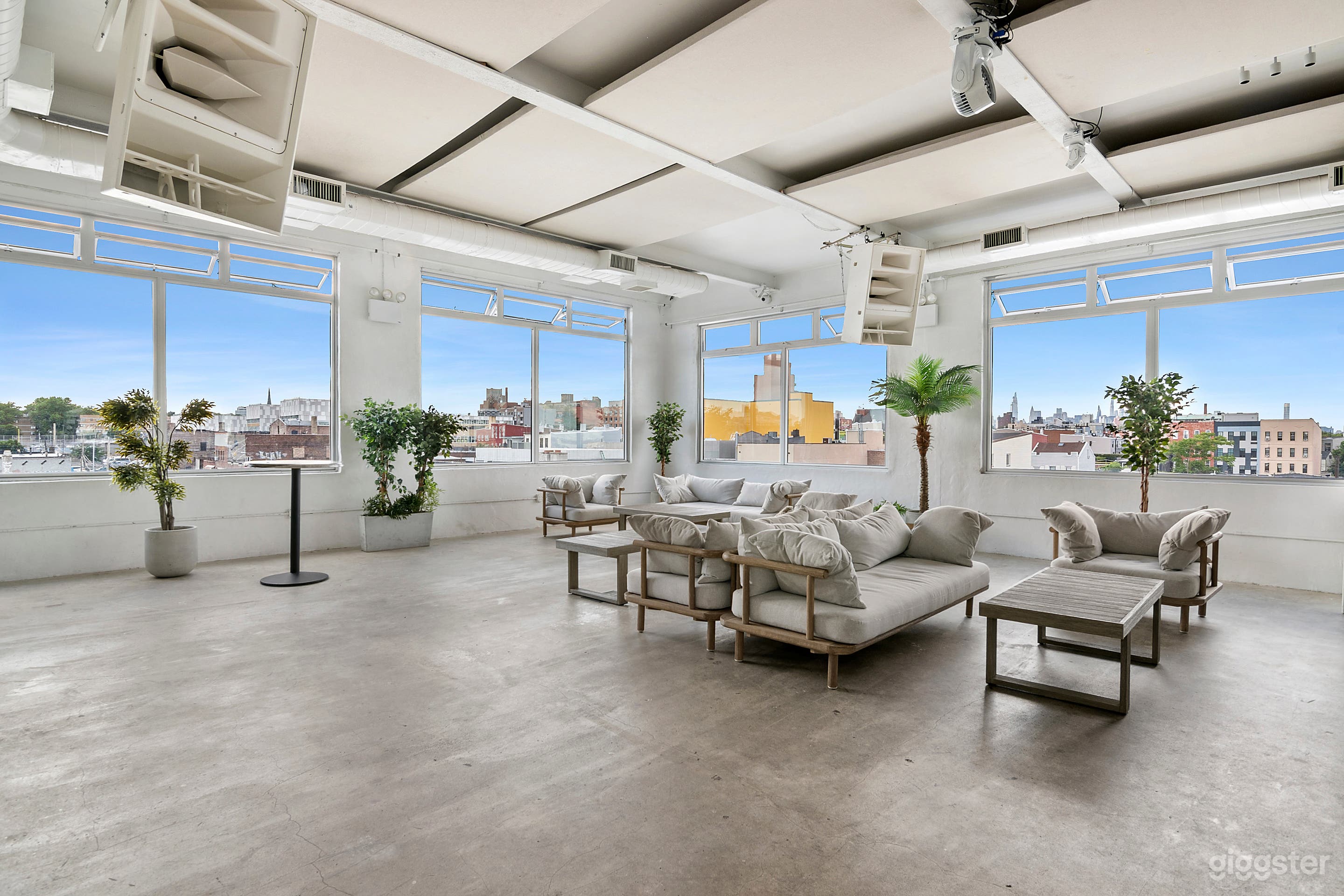 Open Event Space And Double Decker Roof Photo 2