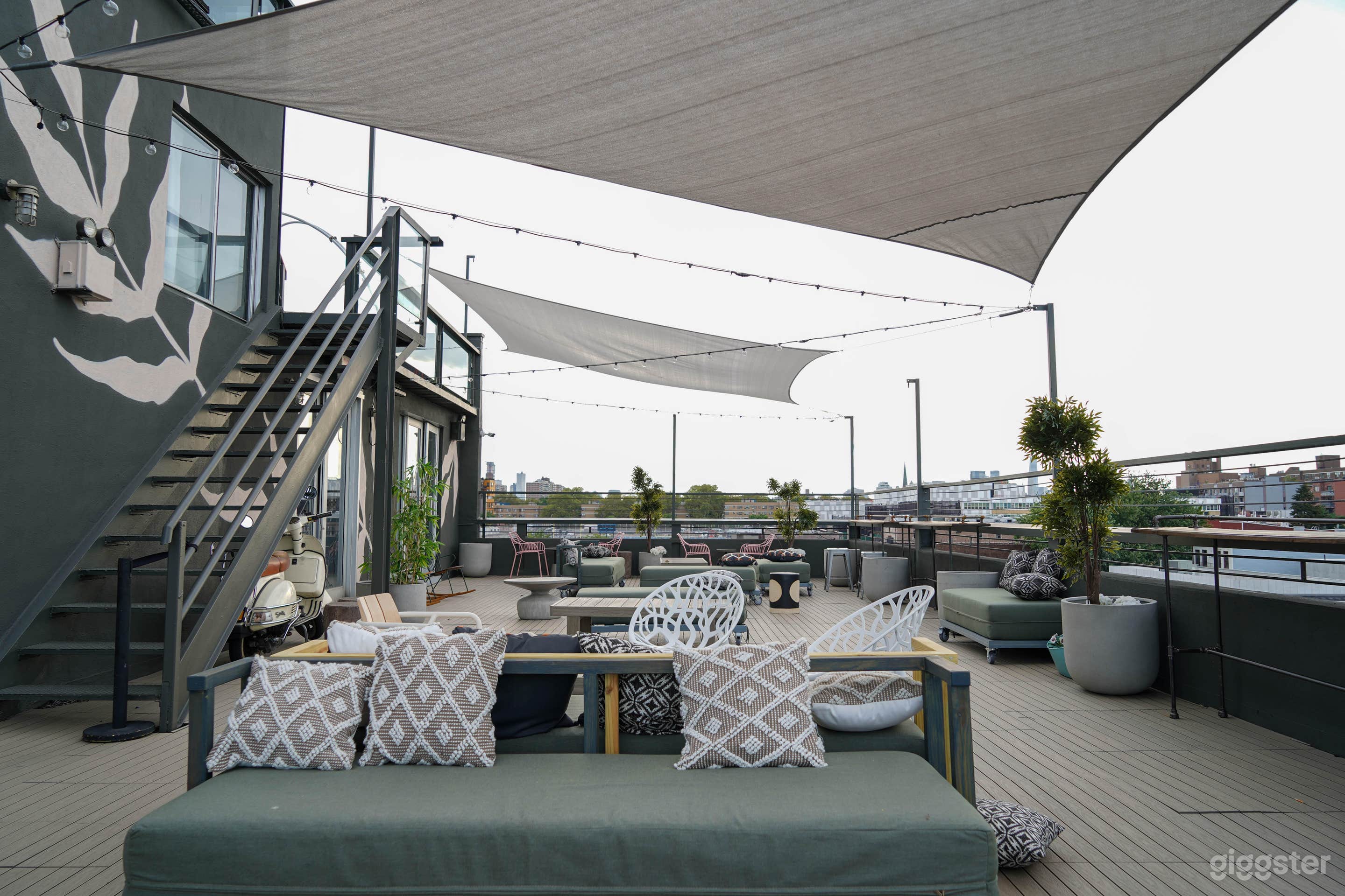 Open Event Space And Double Decker Roof Photo 3