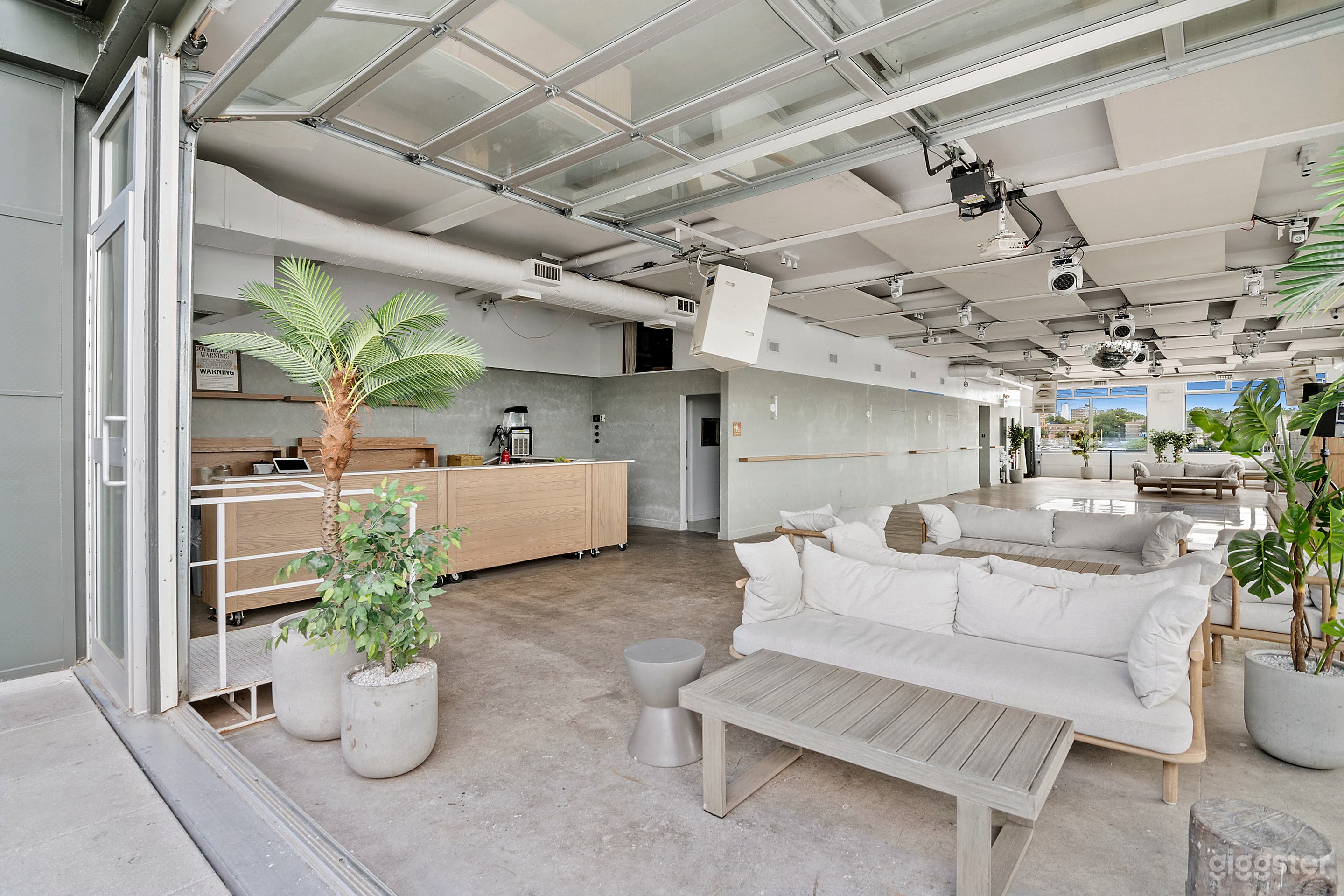 Open Event Space And Double Decker Roof Photo 4