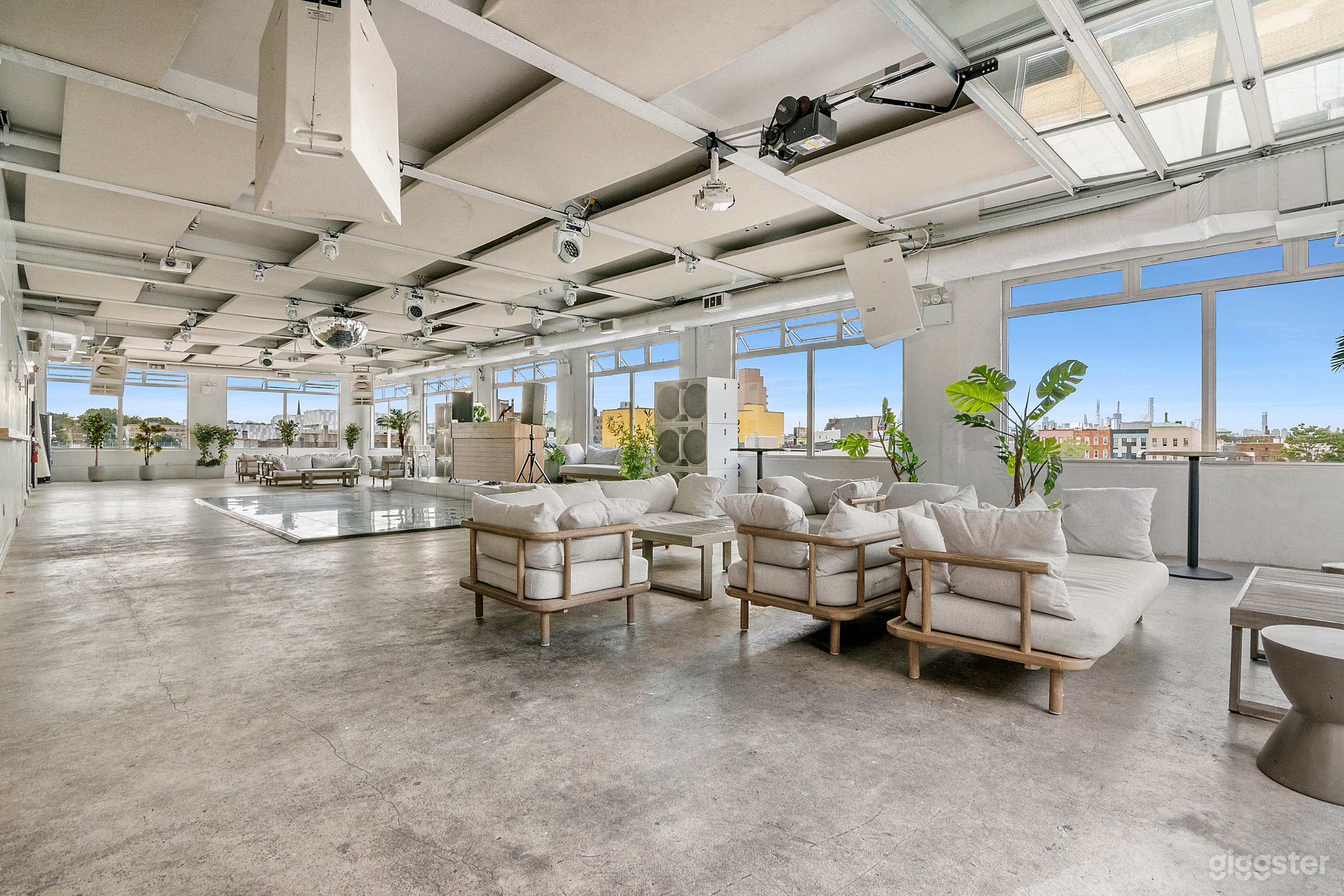 Open Event Space And Double Decker Roof Photo 1