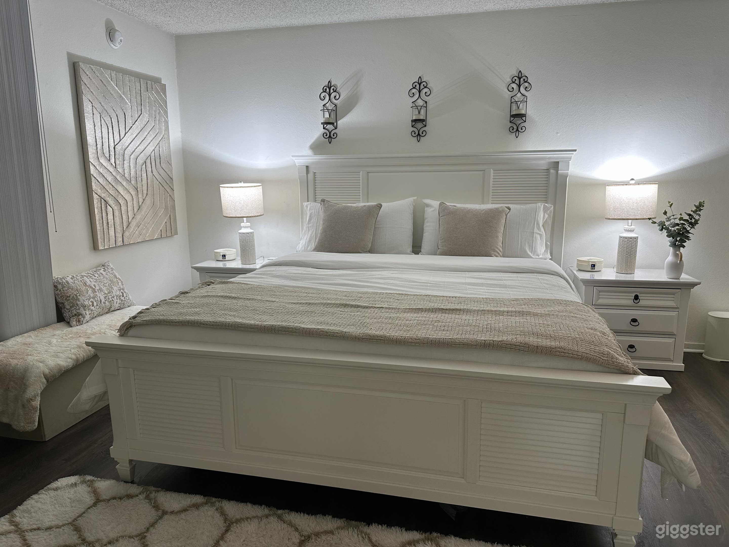 Bright, Neutral Apartment with Open Layout & Outdoor Patio Photo 4