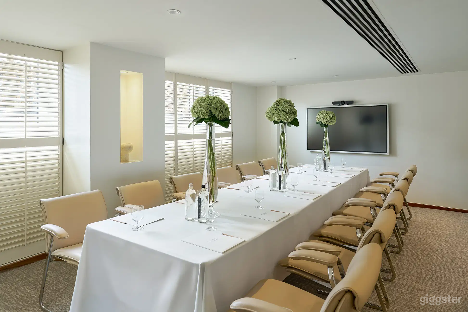 Met Boardroom Photo 2