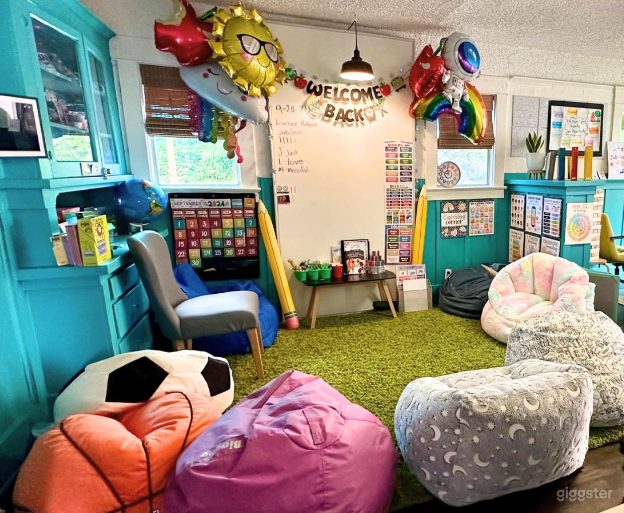 Student Lounge:
 A cozy space for students to relax, read, and engage in fun activities. This area is designed to feel like home, providing a comfortable environment for students to unwind and socialize.