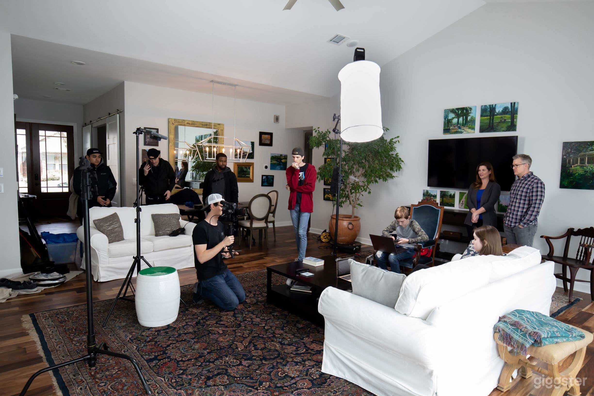 Spacious Contemporary Light Filled Space Photo 1