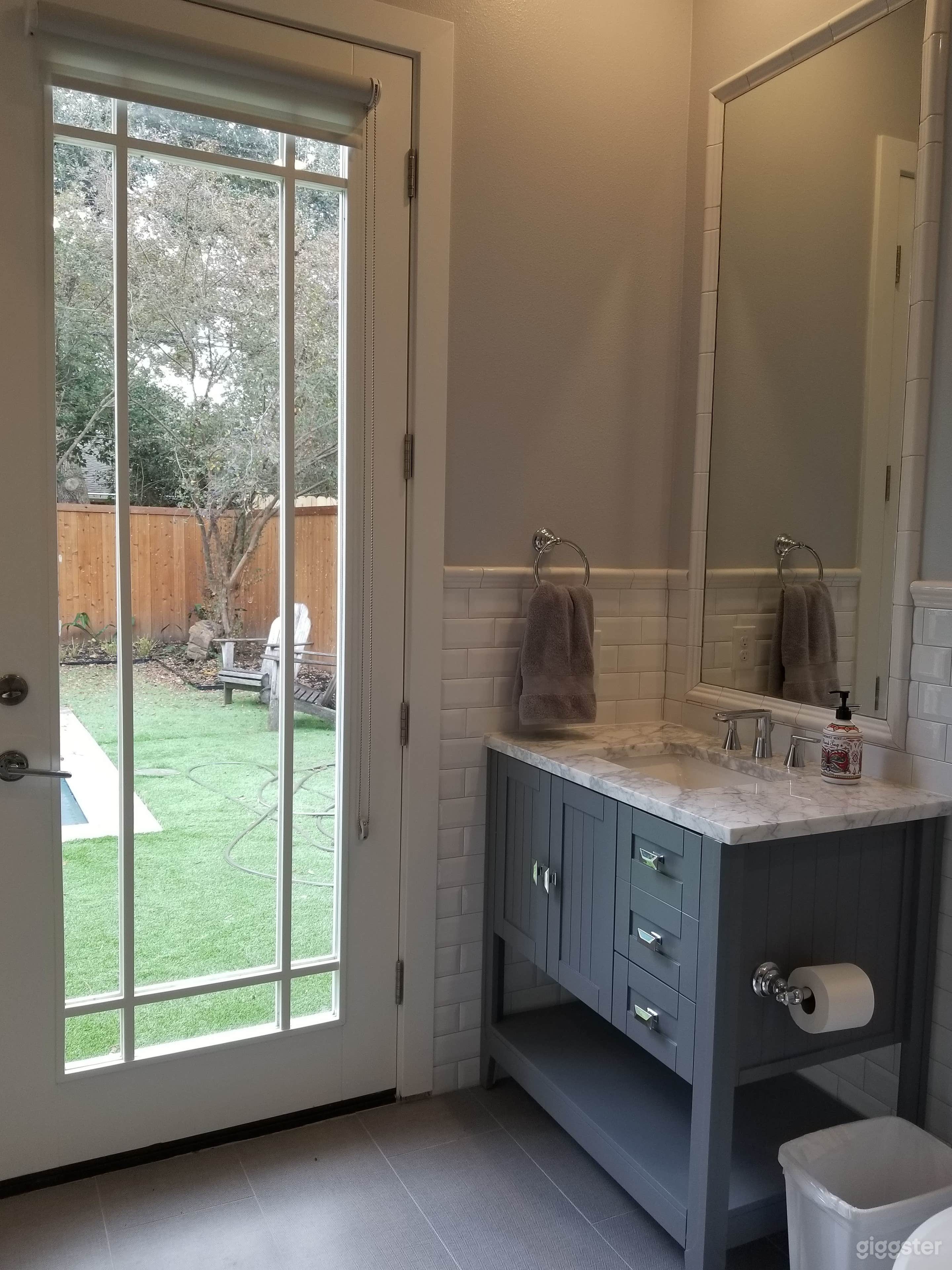 Spacious Contemporary Light Filled Space Photo 4