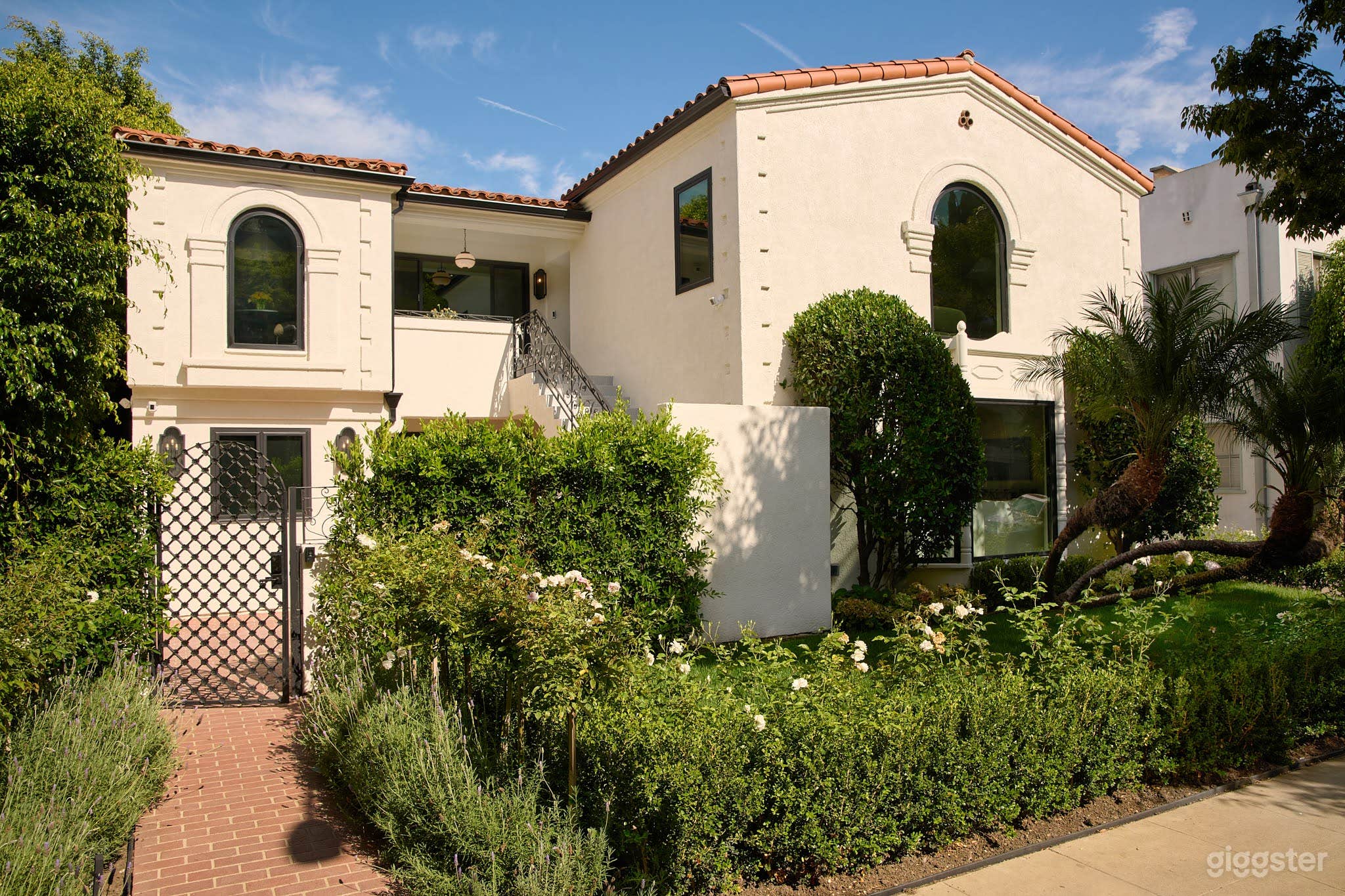 Film &amp; Photo-Friendly Spanish-Style Home – Beverly Hills Photo 1