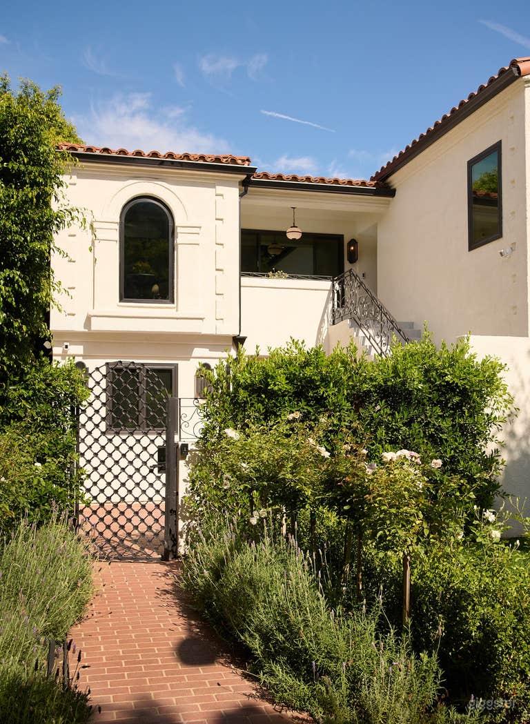  Film & Photo-Friendly Spanish-Style Home – Beverly Hills 