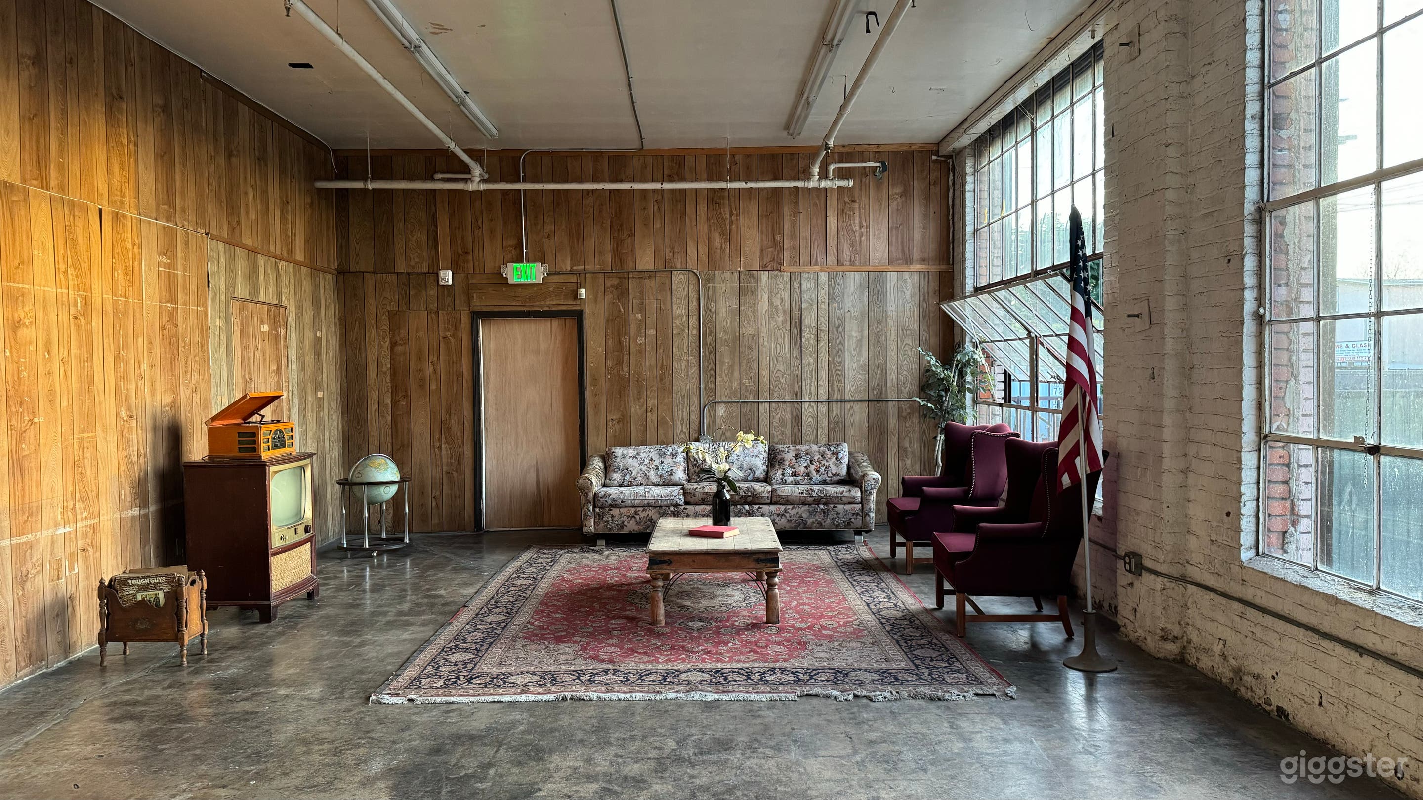 Retro Living Room Set Photo 1