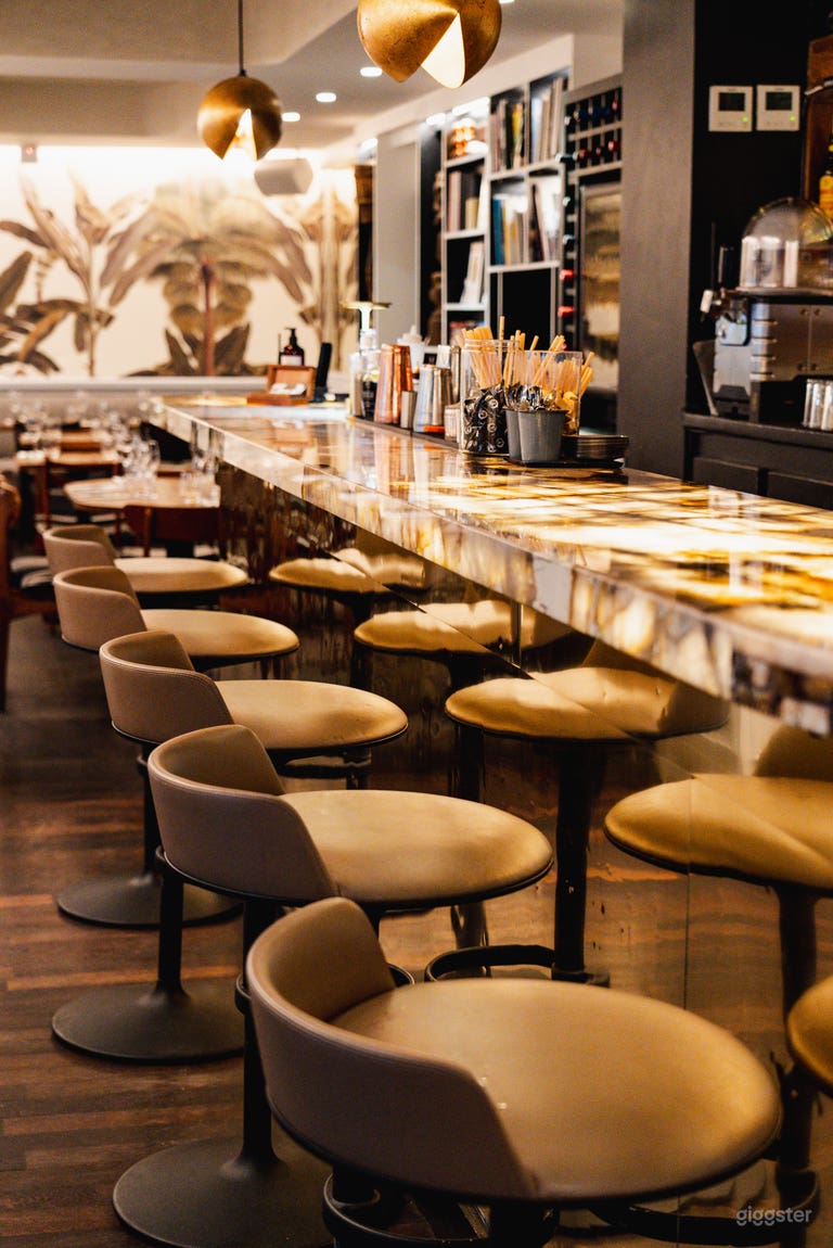  Cosmopolitan Paris Restaurant & Bar with Terrace 