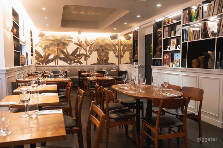  Cosmopolitan Paris Restaurant & Bar with Terrace 